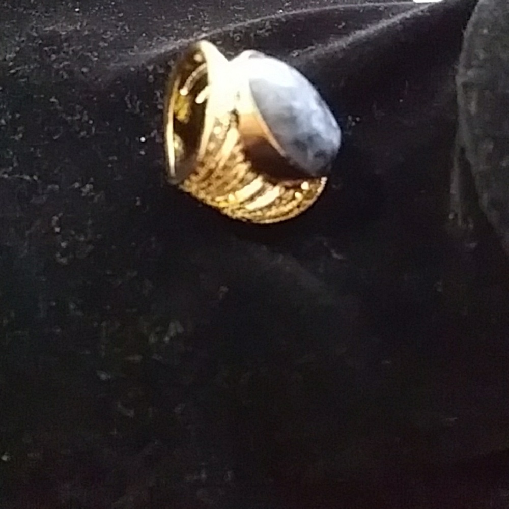 Ladies costume ring
